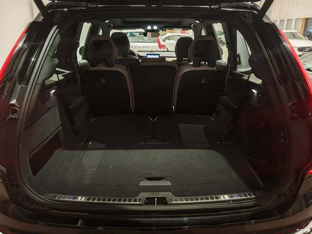 Volvo XC90, 2025 4