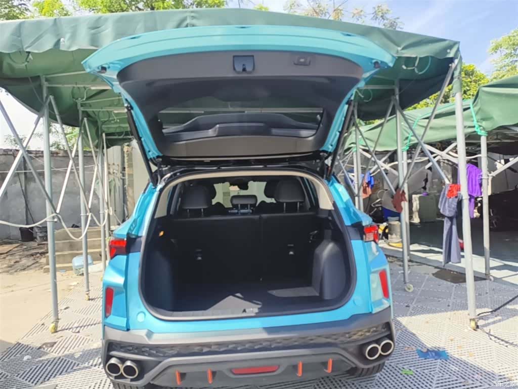 Geely Coolray, 2022 15