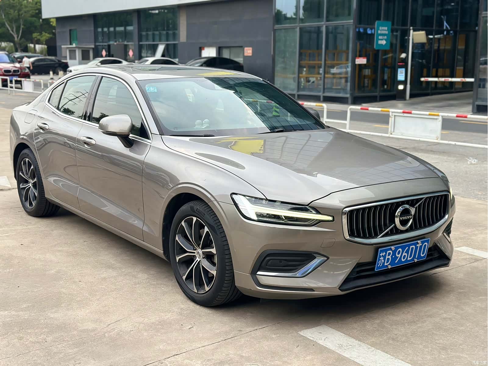 Volvo S60, 2021 4