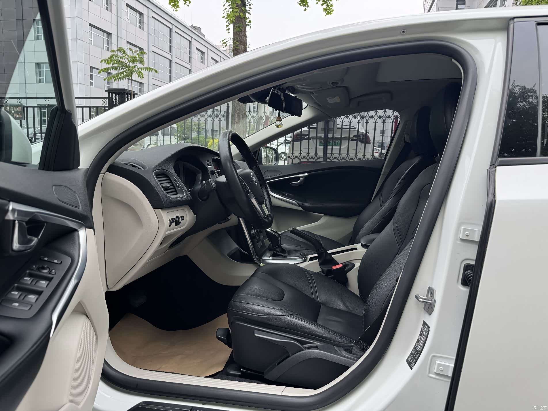 Volvo V40, 2015 15