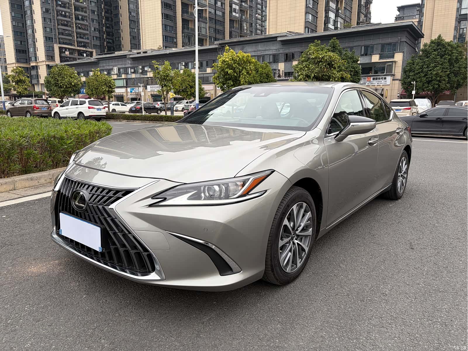 Lexus ES, 2024 1