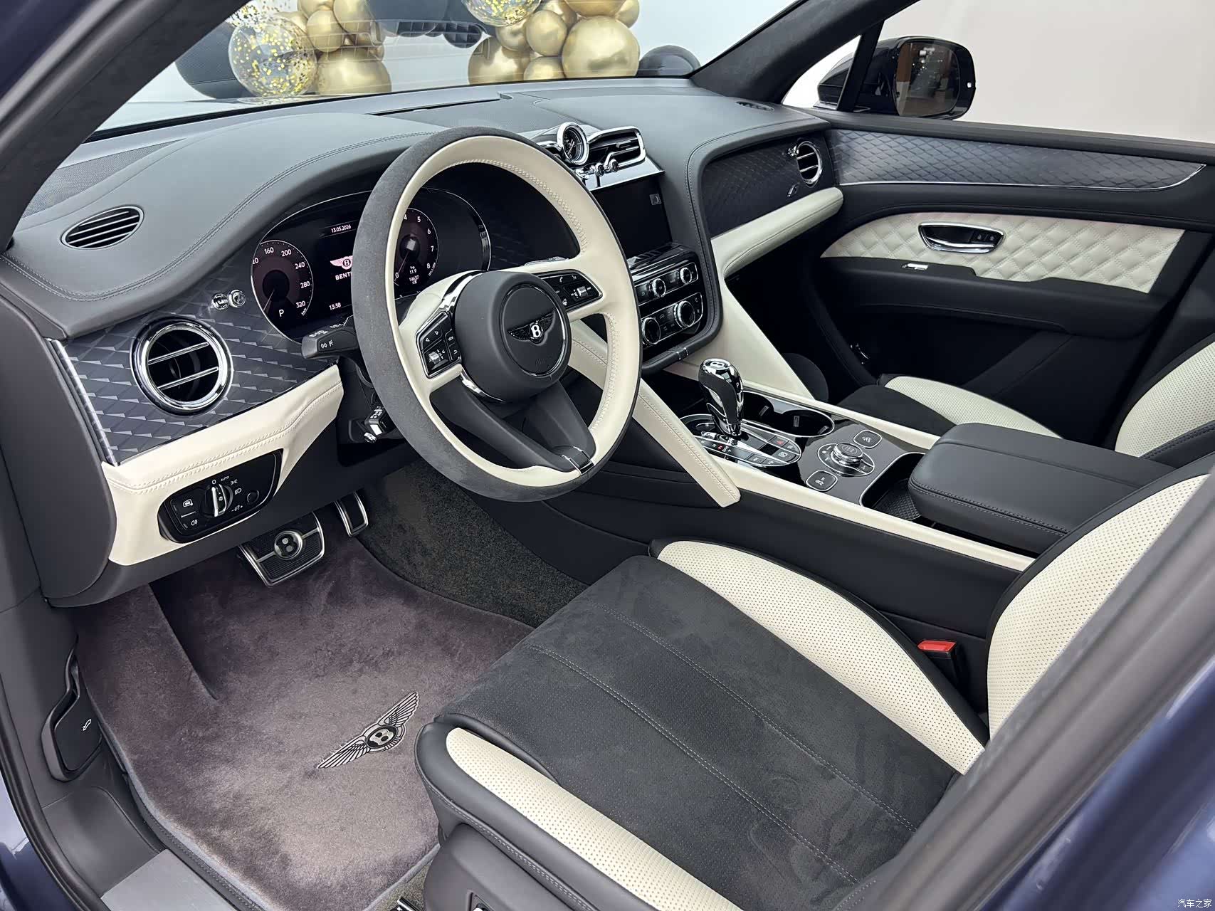 Bentley Bentayga, 2023 4