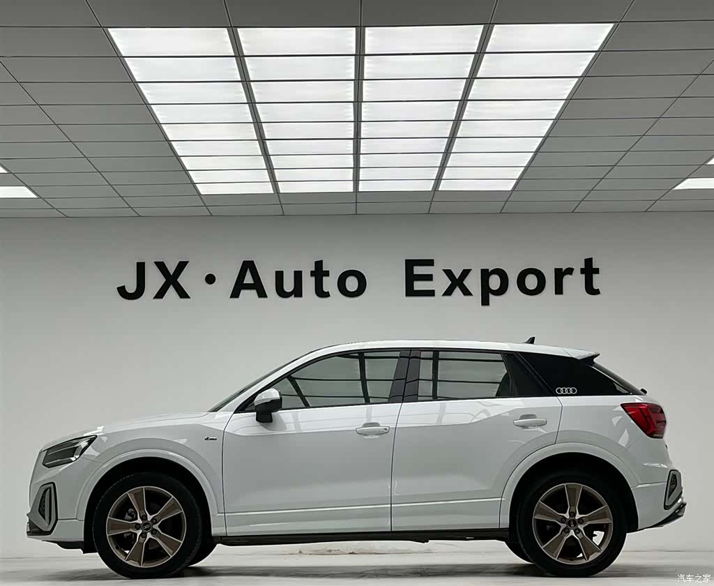 Audi Q2L, 2021 12
