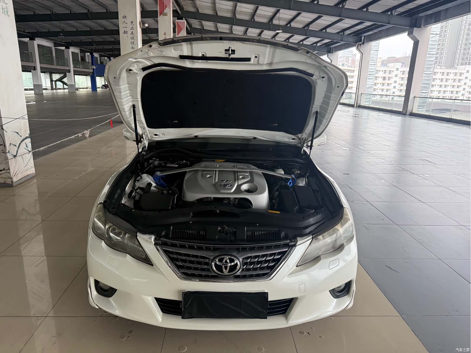 Toyota 2.5V, 2012 18