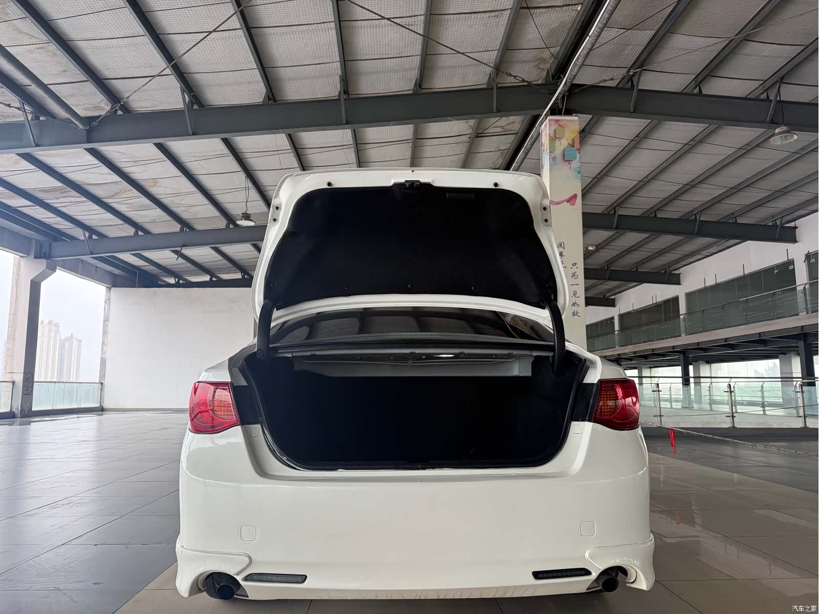 Toyota 2.5V, 2012 17