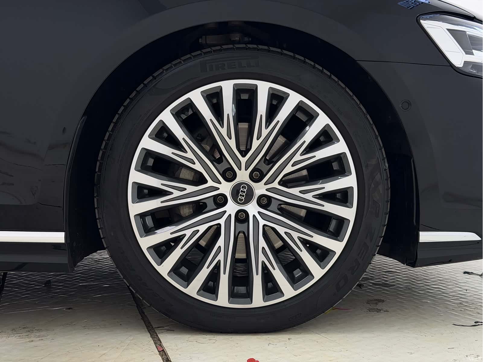 Audi A8L, 2024 20
