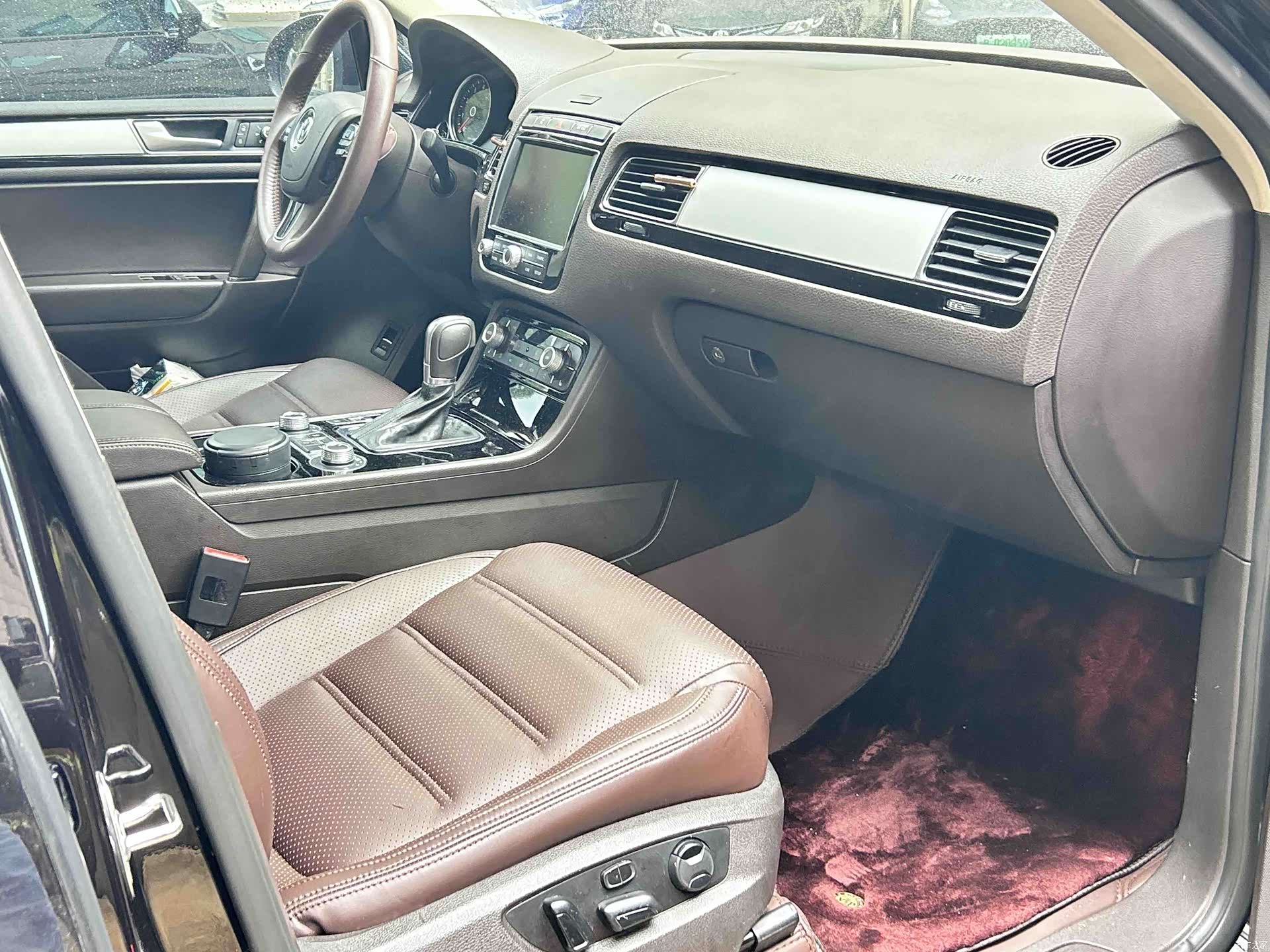 Volkswagen Touareg, 2018 все фото