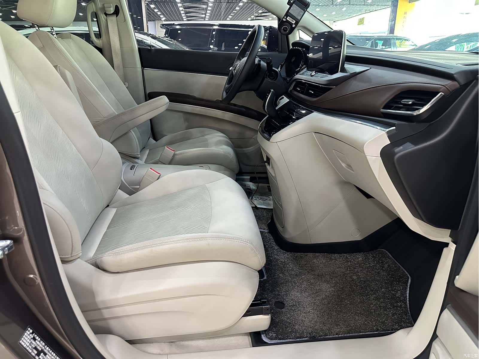 Buick GL8, 2023 7