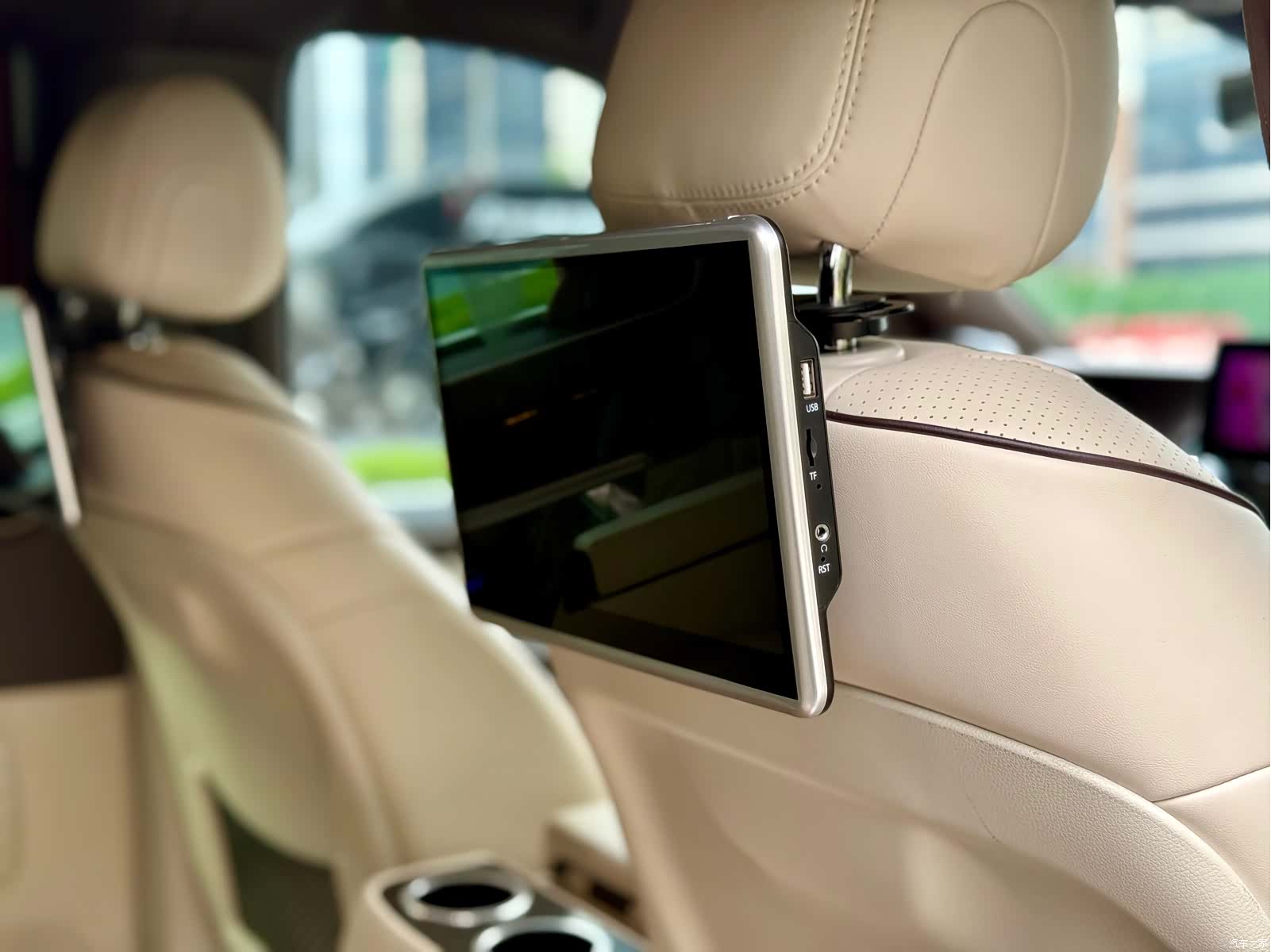Mercedes-Benz 7, 2021 19