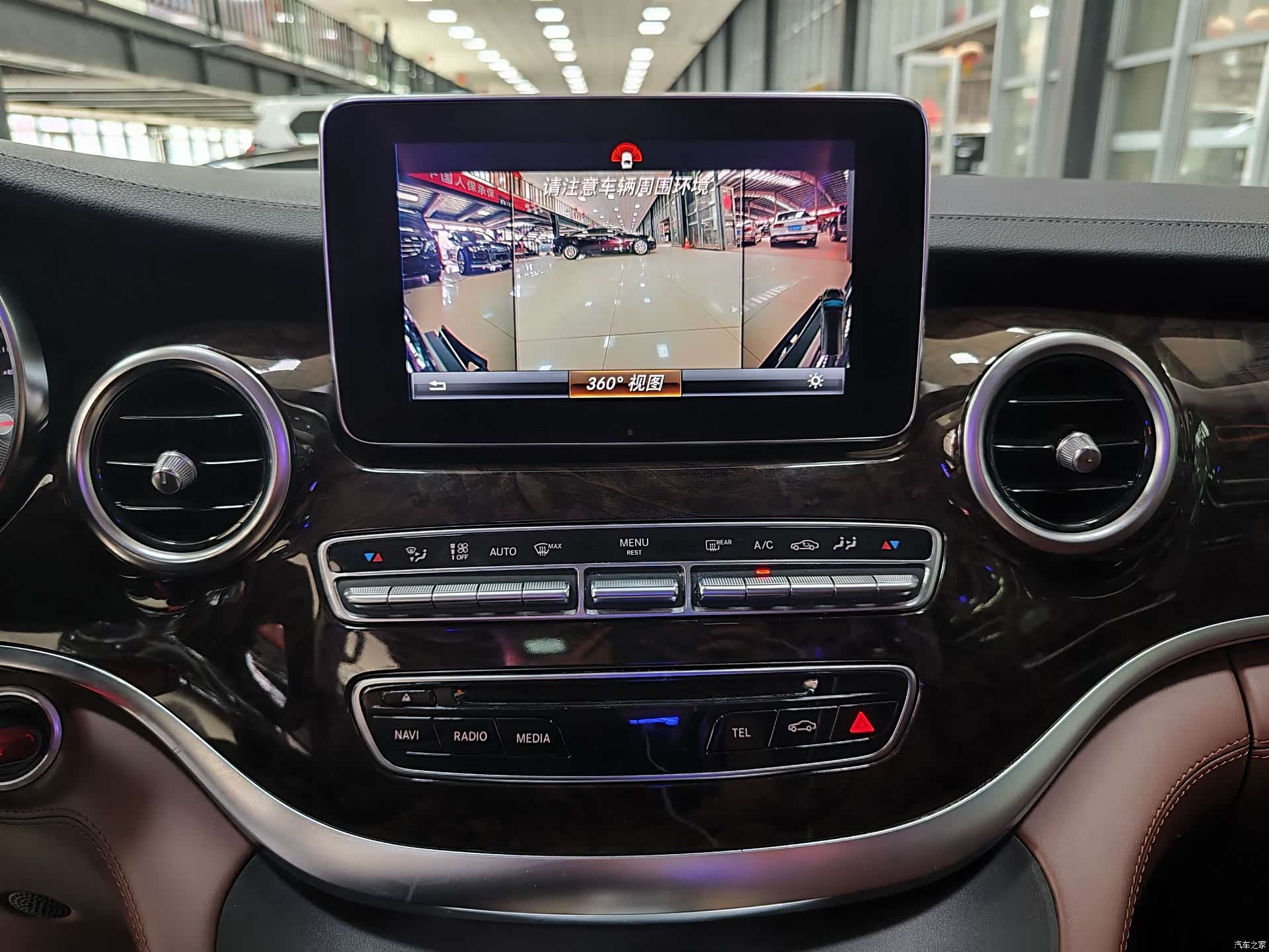 Mercedes-Benz V-Class, 2020 16