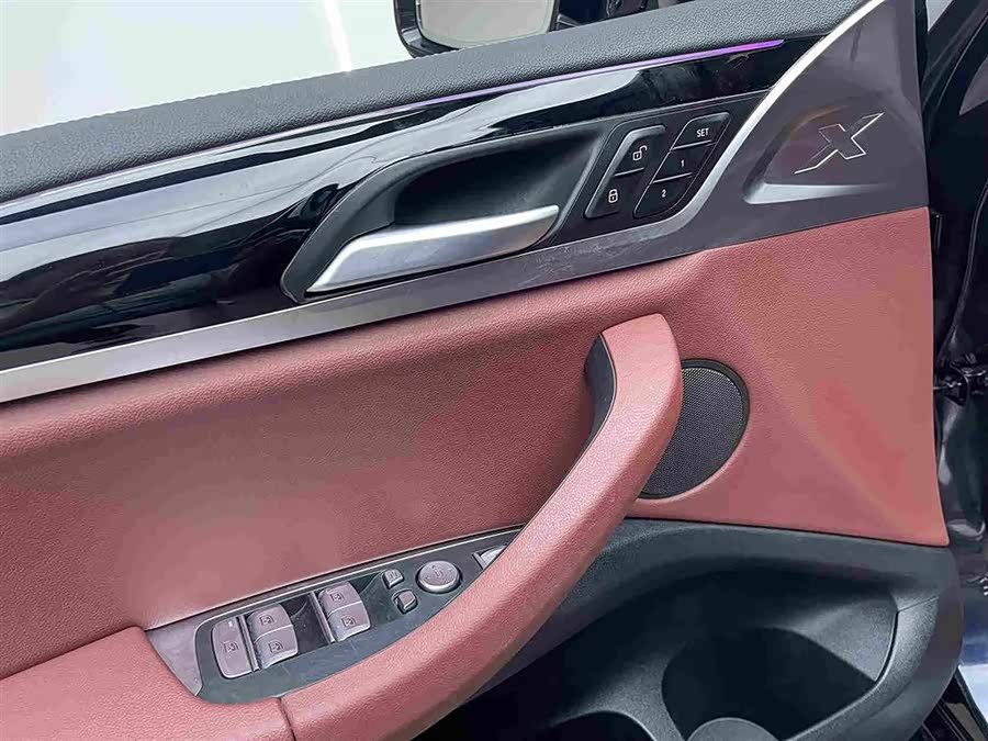 BMW iX3 2024, фото 11