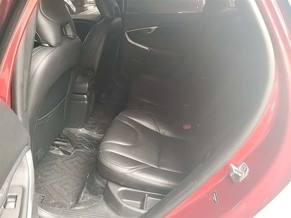 Volvo V40, 2019 17