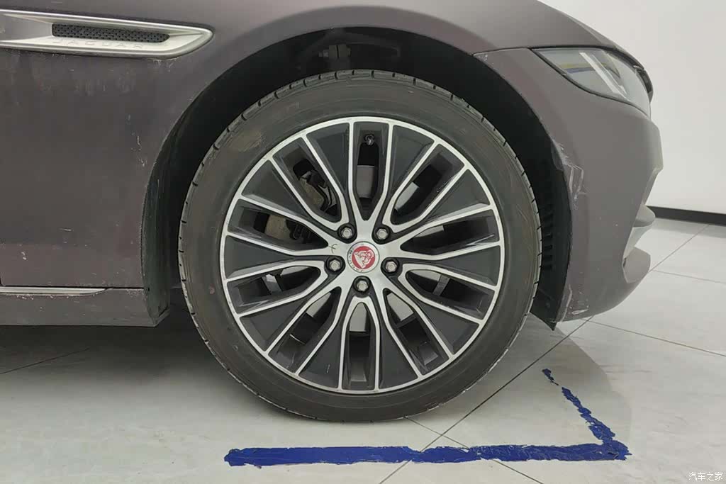 Land Rover XEL, 2021 6