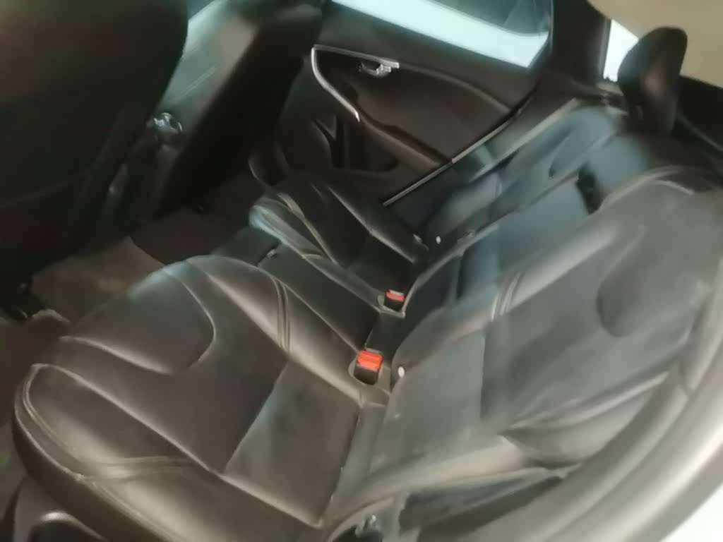Volvo V40, 2016 17