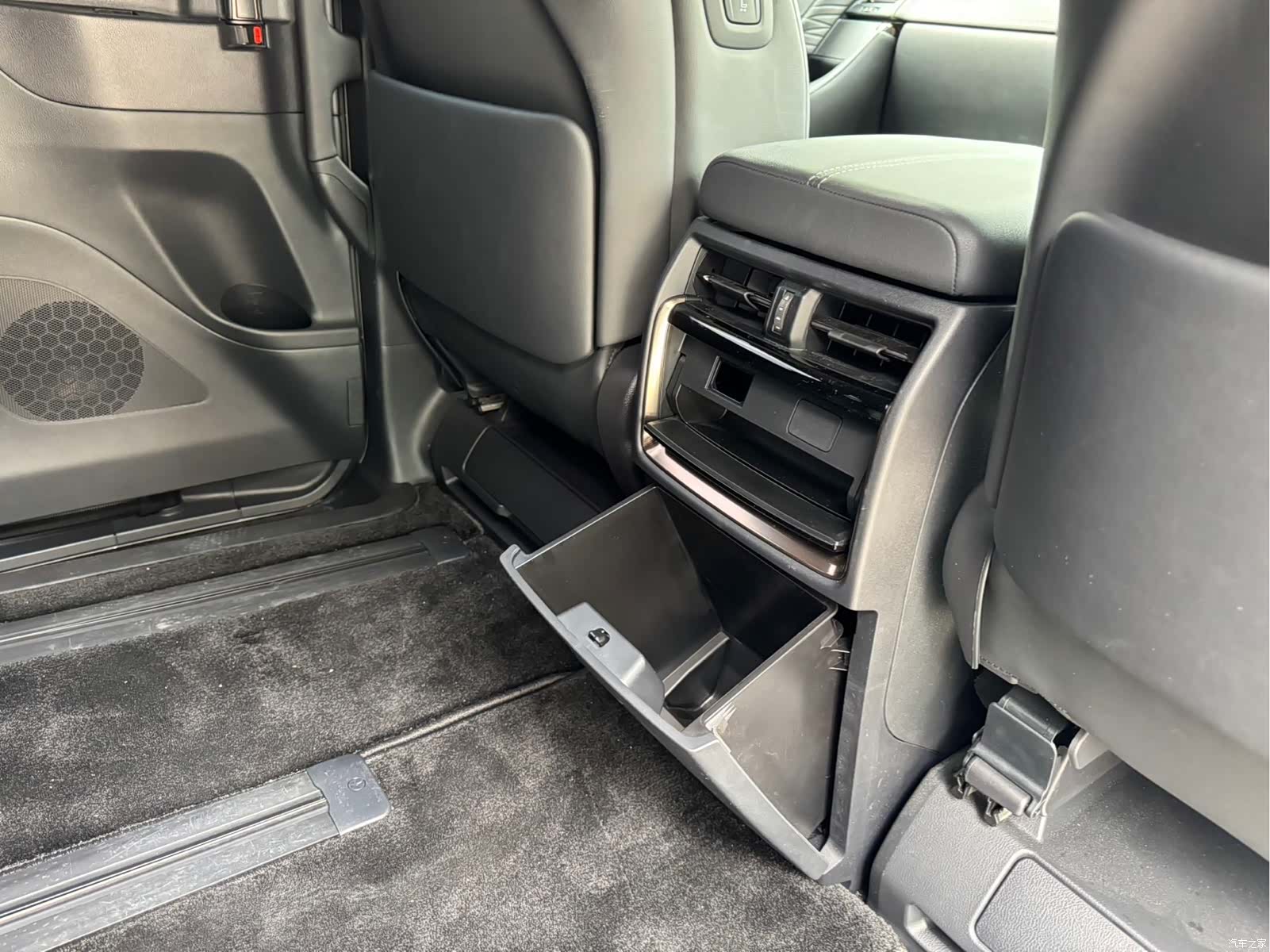 Toyota Alphard, 2026 12