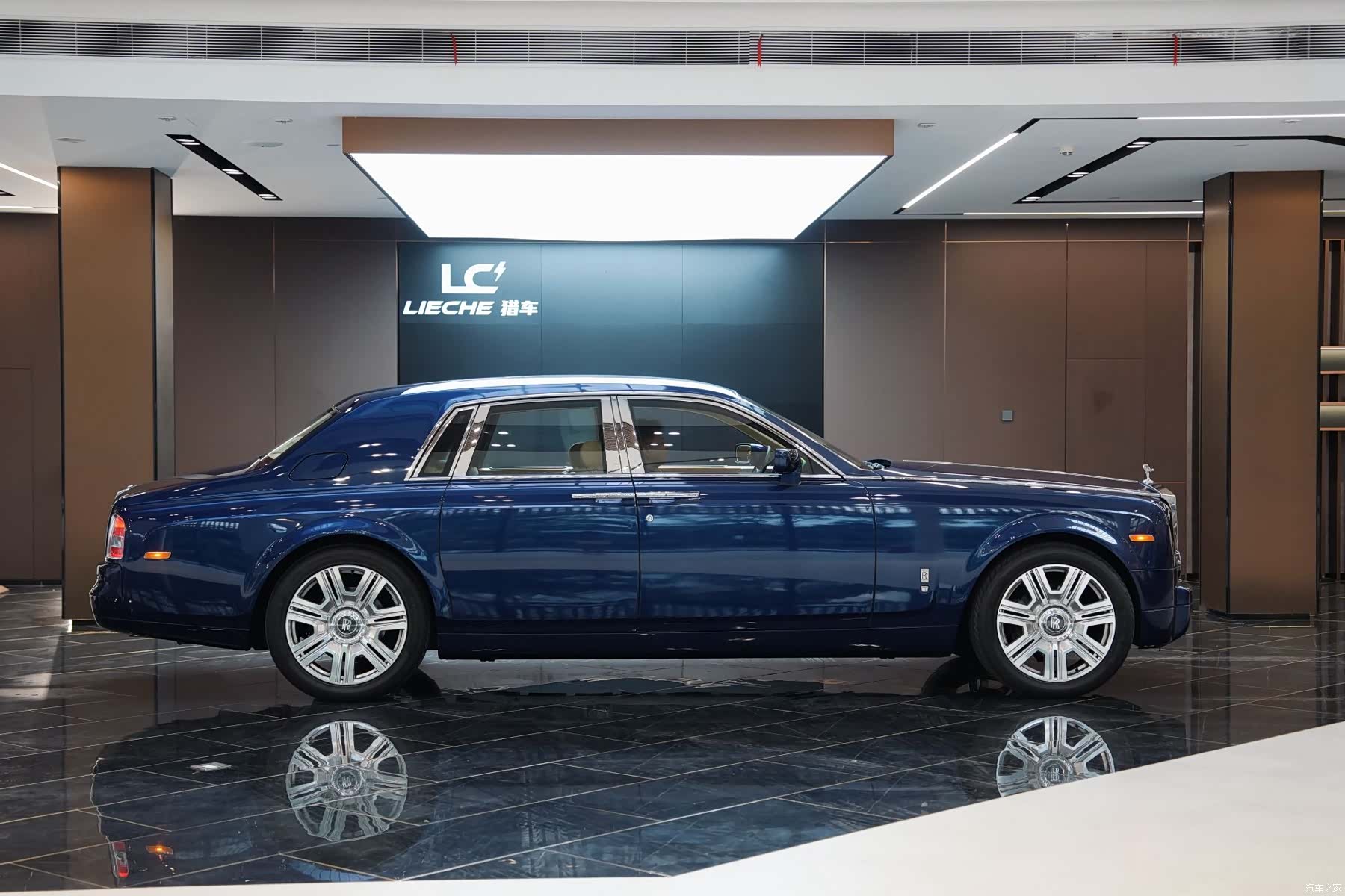 Rolls-Royce Phantom, 2004 3