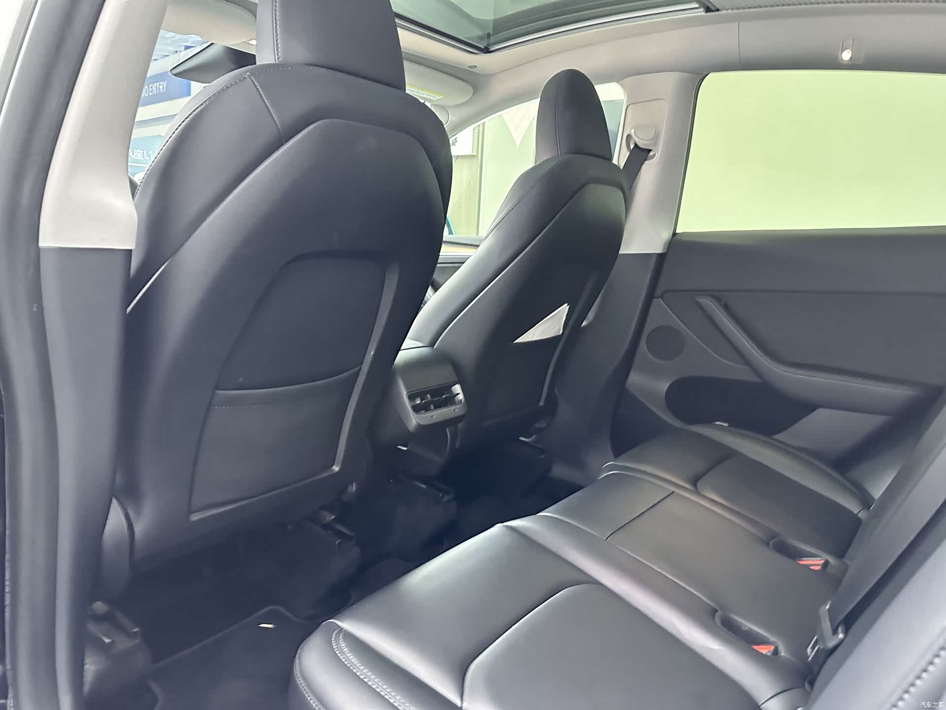 Tesla Model Y, 2023 14