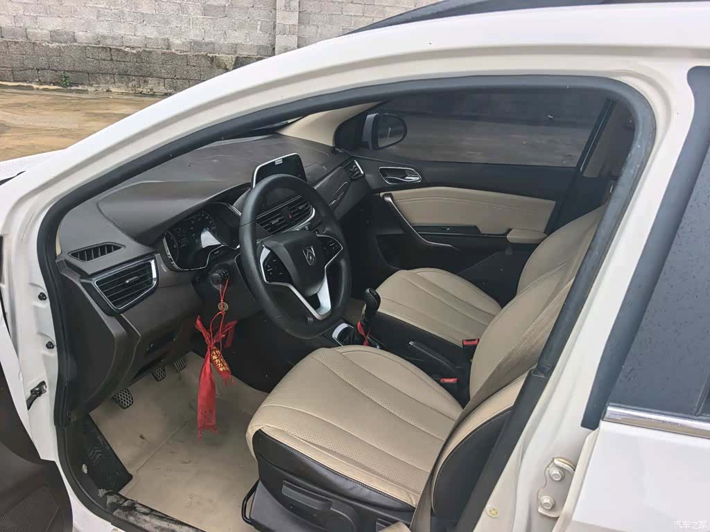Wuling 310W, 2017 6