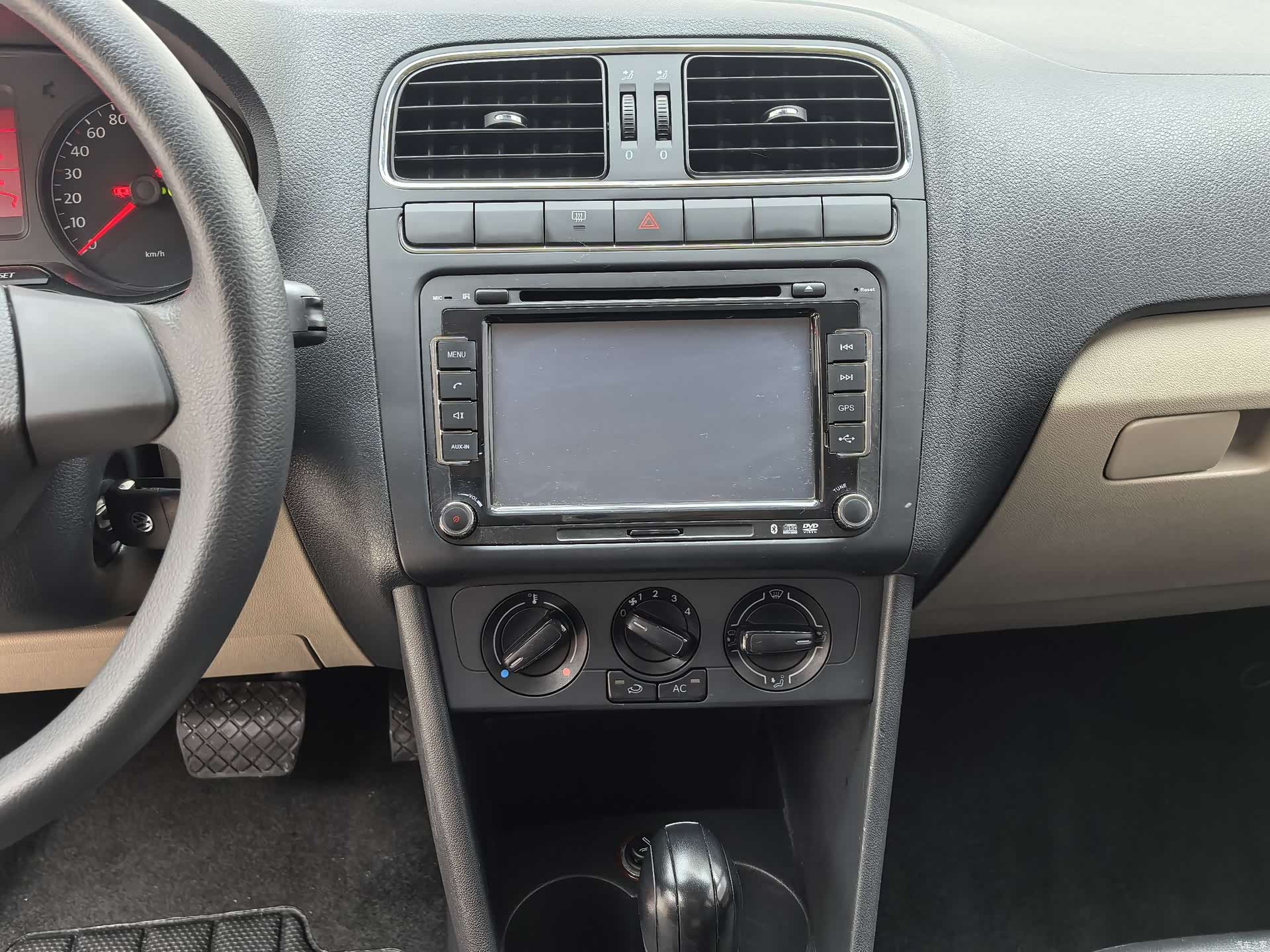 Volkswagen Polo, 2014 14