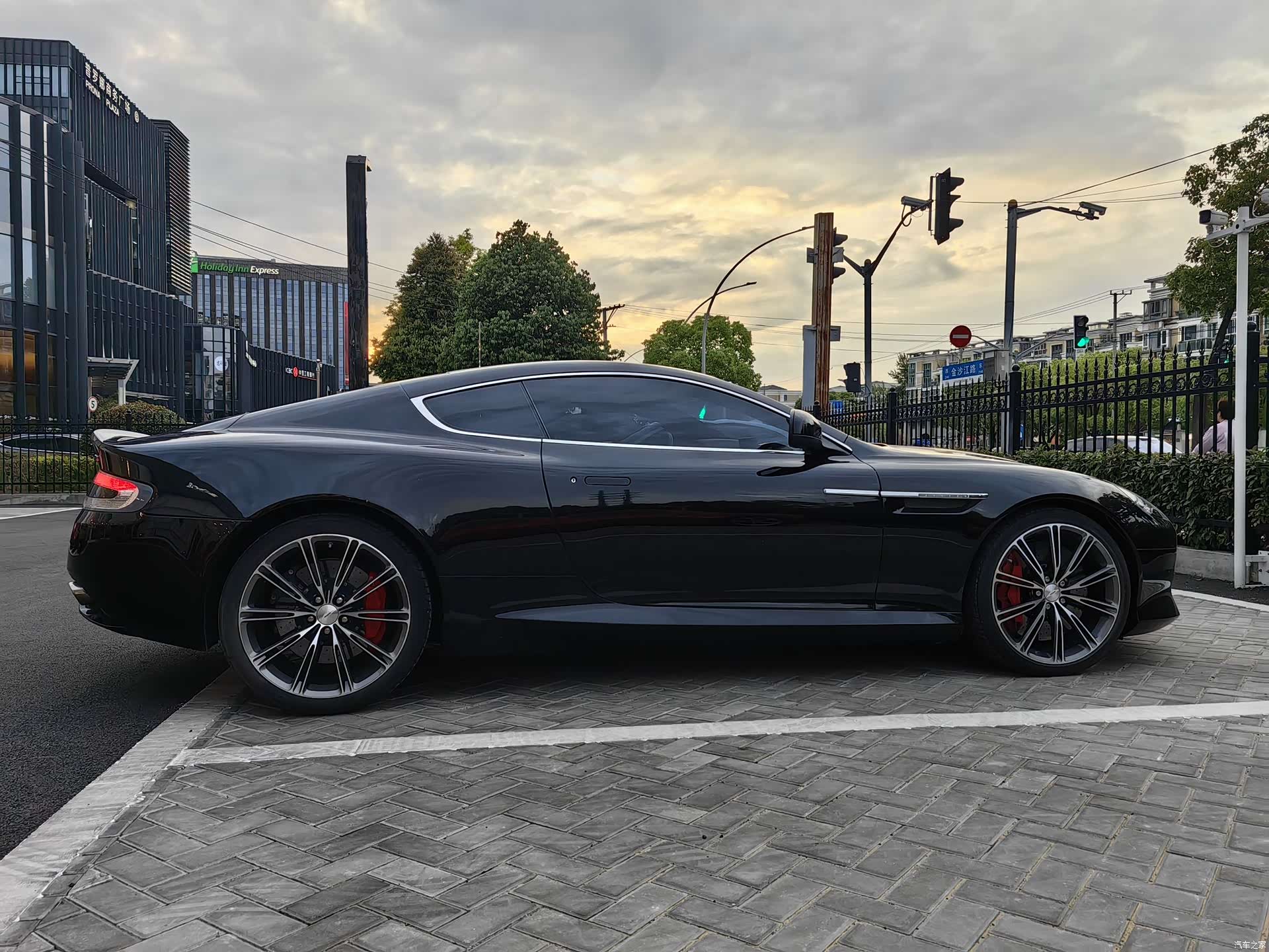 Aston Martin DB9, 2014 7