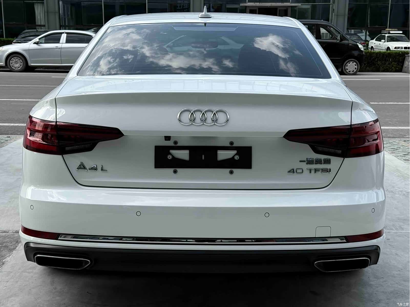 Audi A4L, 2019 все фото