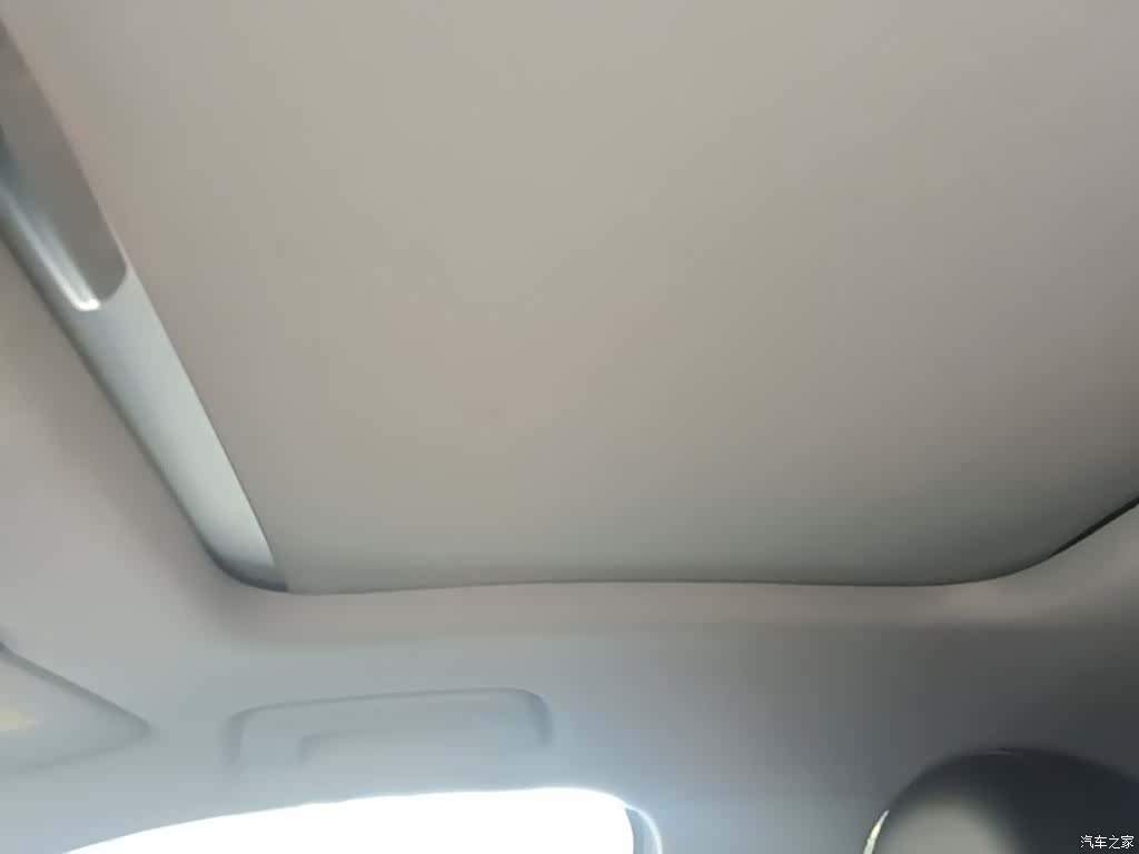 Audi Q2L, 2019 14