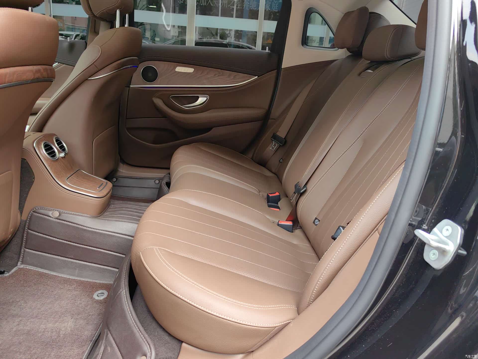 Mercedes-Benz E-Class, 2023 12