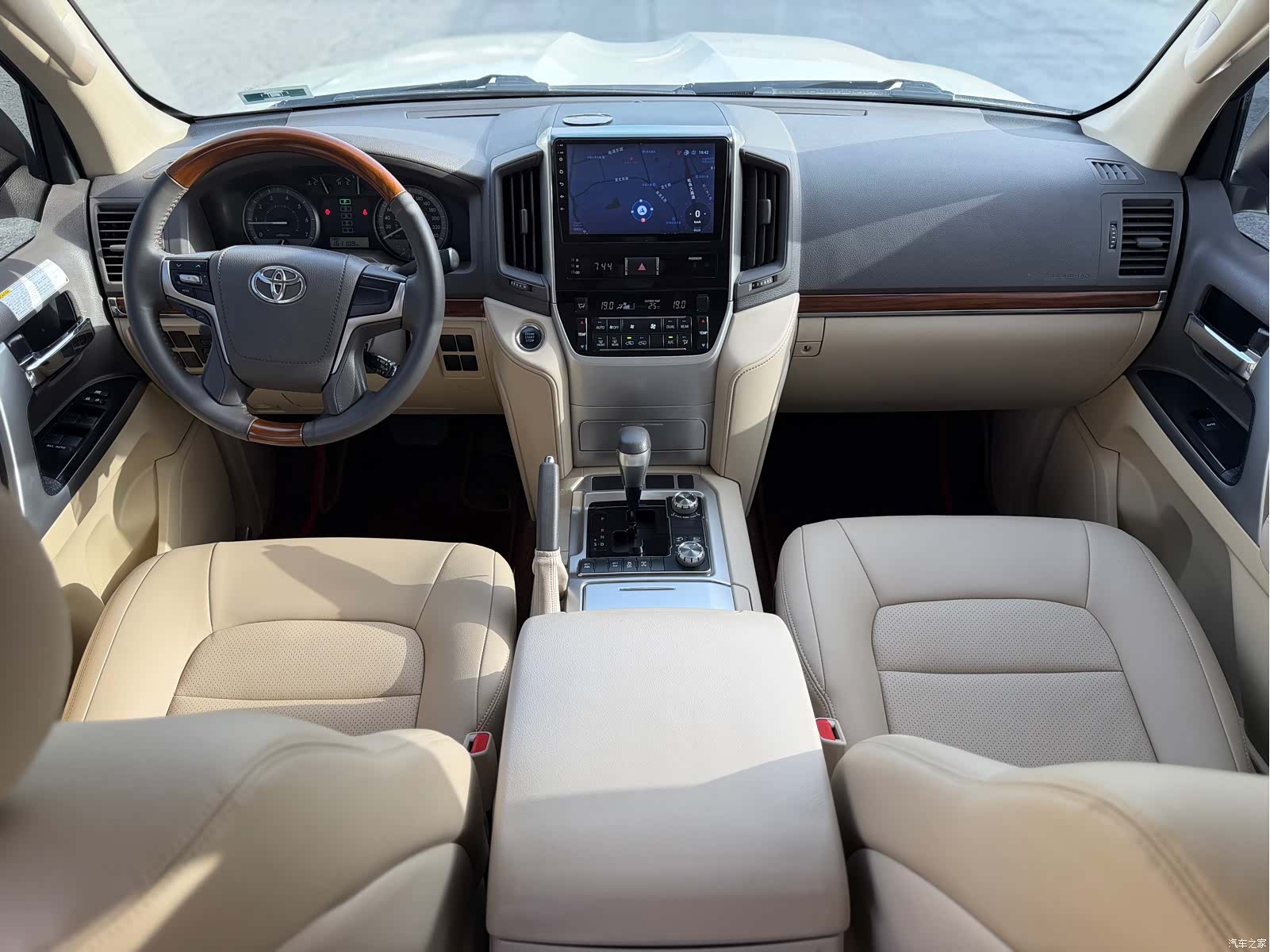 Toyota Land Cruiser, 2019 все фото