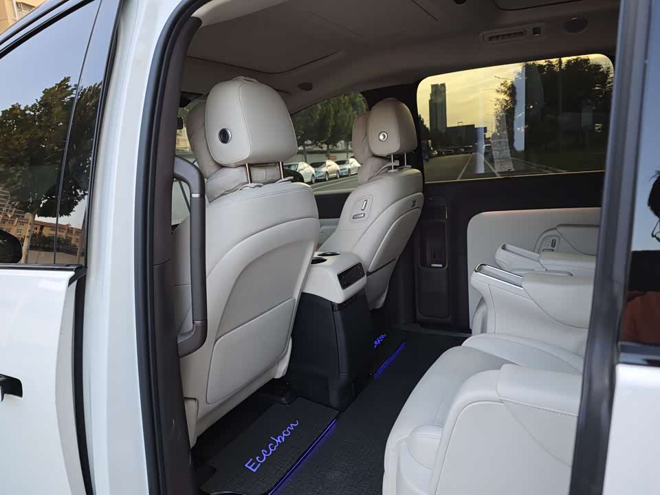Li Auto Ideal MEGA