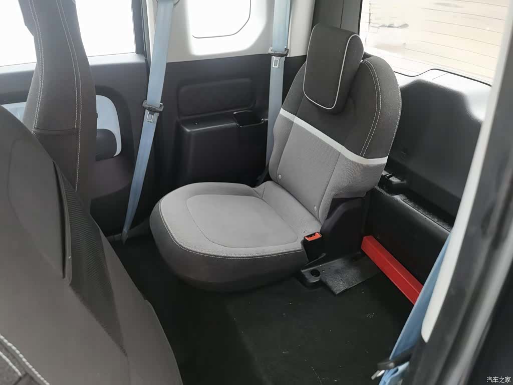 Wuling E300, 2020 15