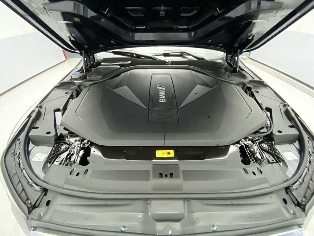 BMW i5, 2025 12