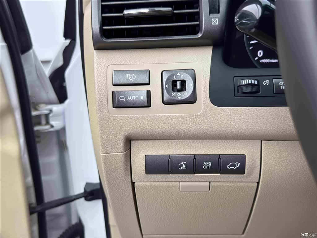 Lexus LX, 2011 16