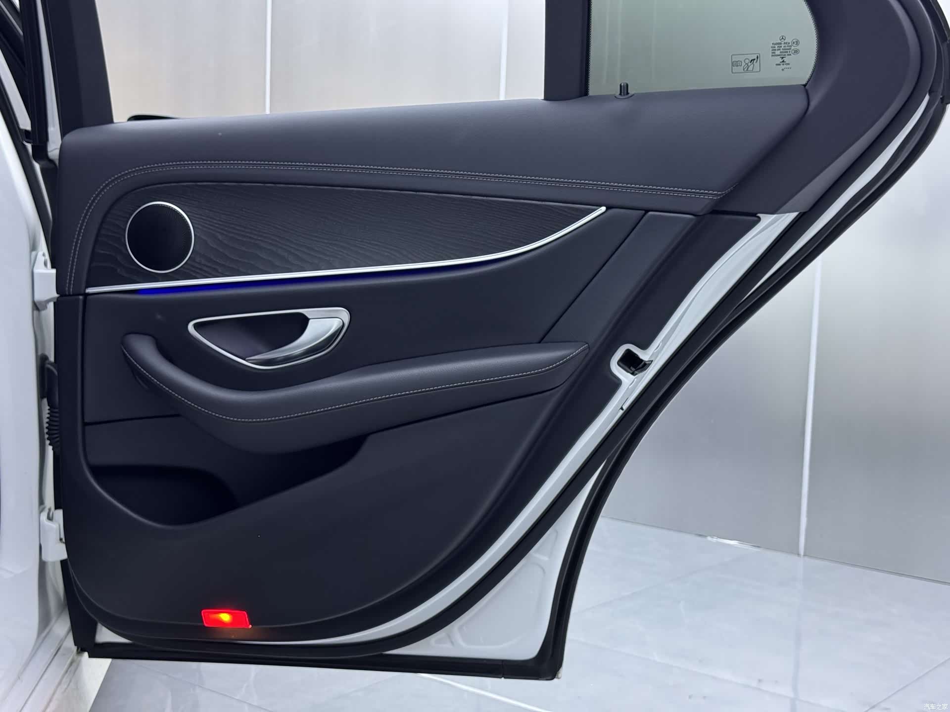 Mercedes-Benz E-Class, 2023 4