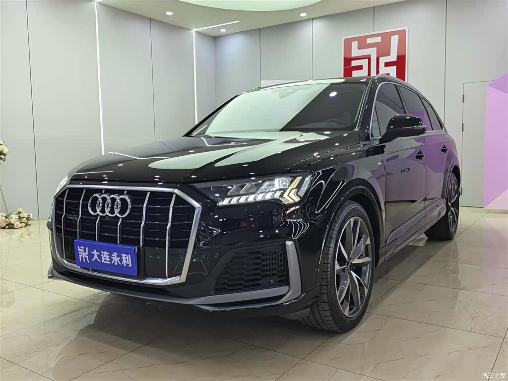 Audi Q7, 2022 1