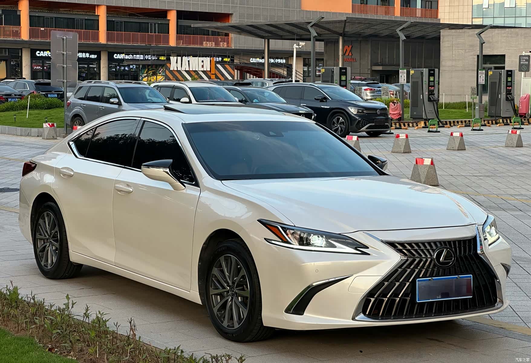 Lexus ES, 2022 3