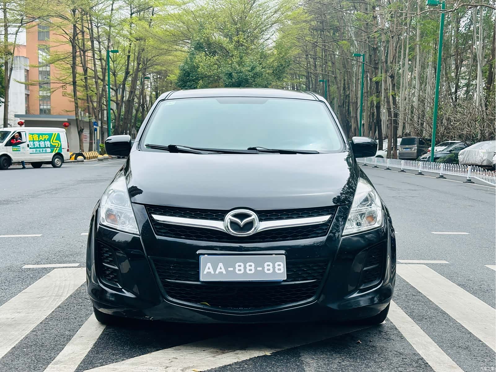 Mazda 8, 2013 2