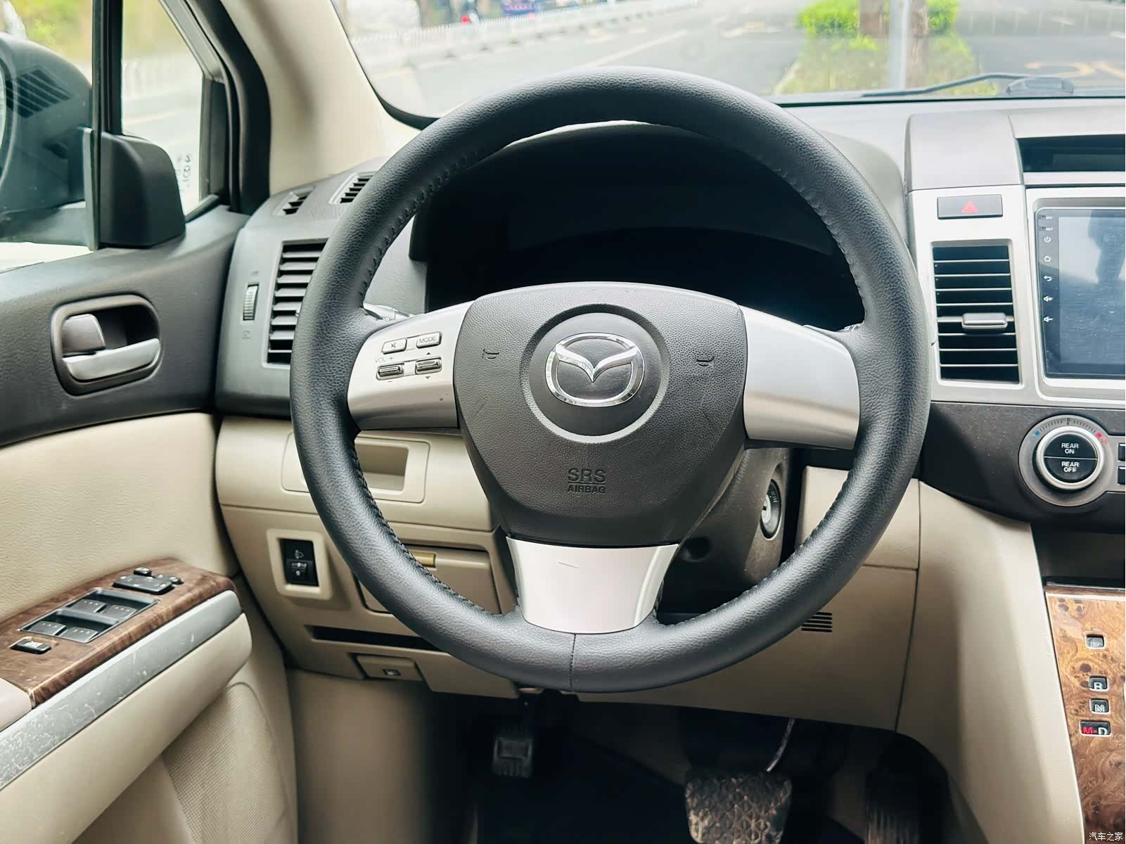Mazda 8, 2013 27