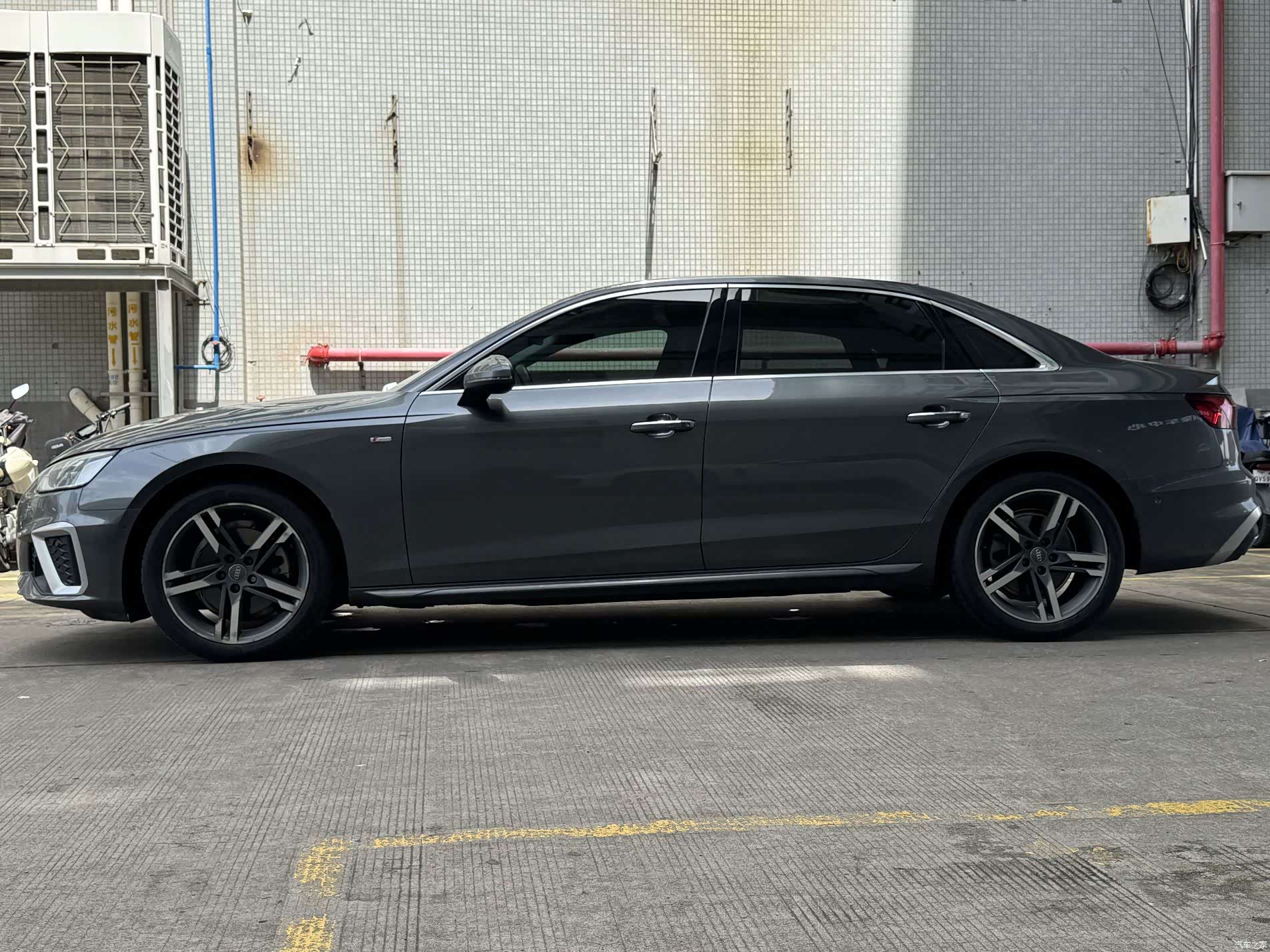 Audi A4L, 2021 3