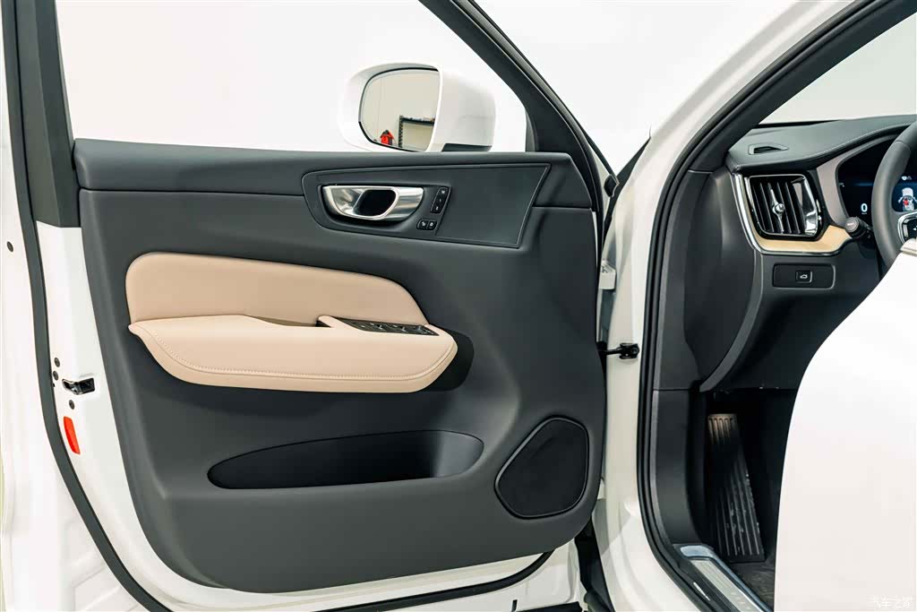 Volvo XC60, 2026 15