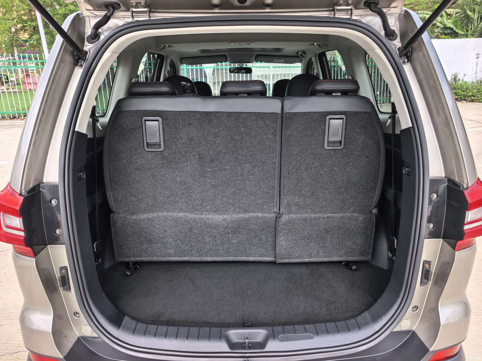 DongFeng X6, 2018 10