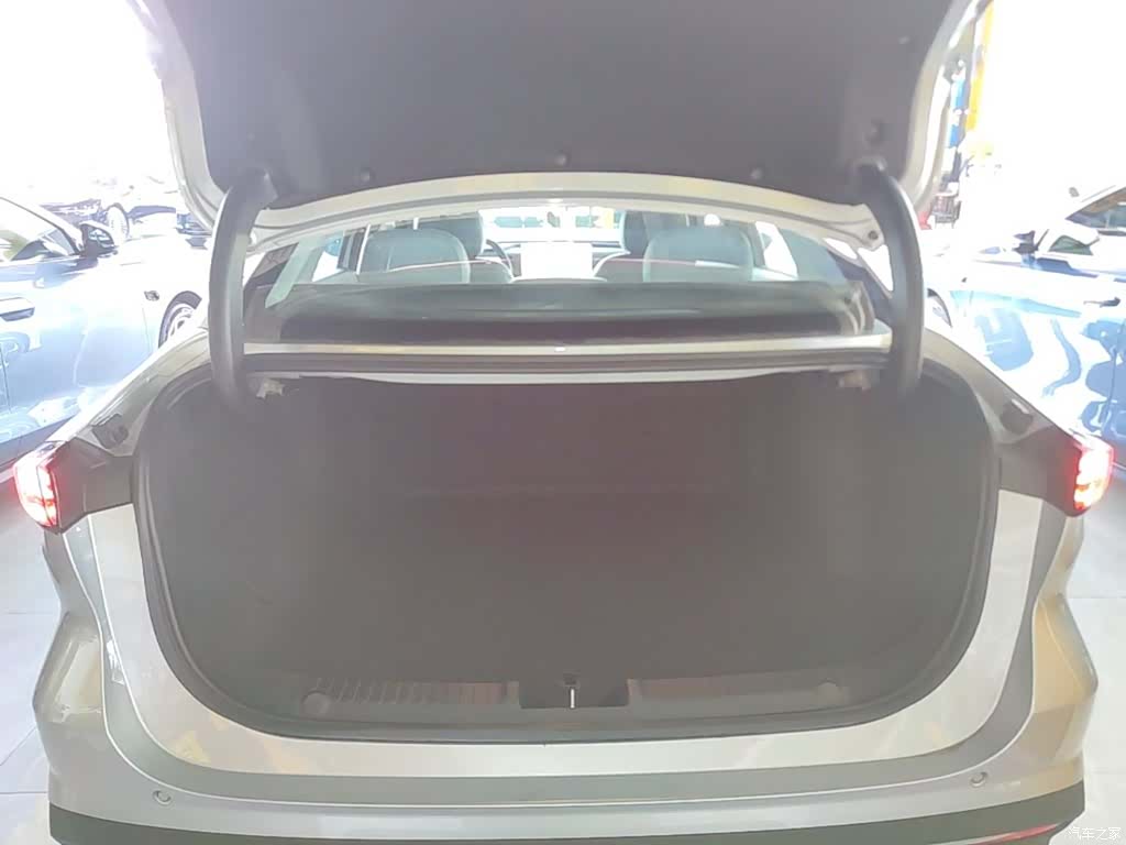 Geely Galaxy L6, 2025 19