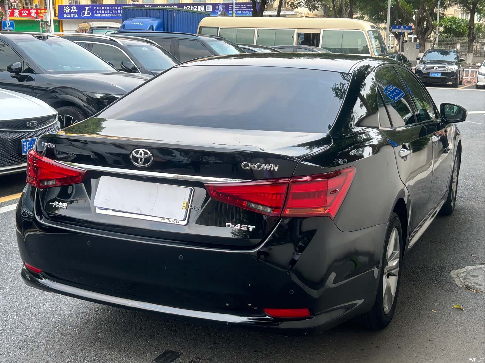 Toyota Crown, 2017 все фото
