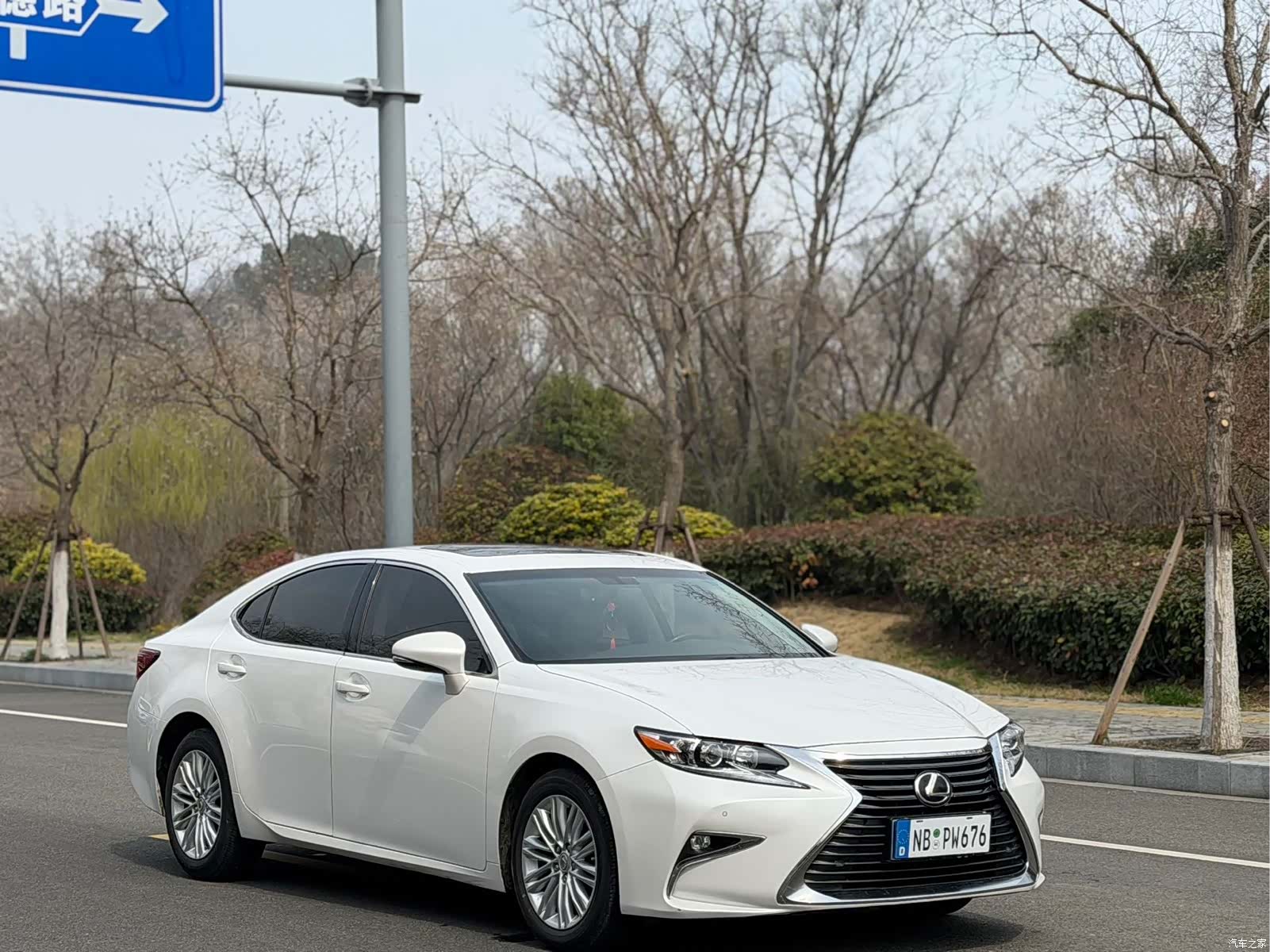 Lexus ES, 2017 3