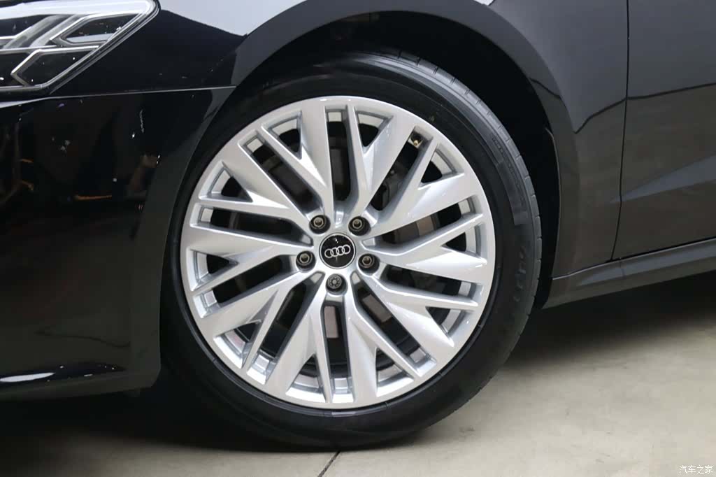 Audi A7L, 2024 26