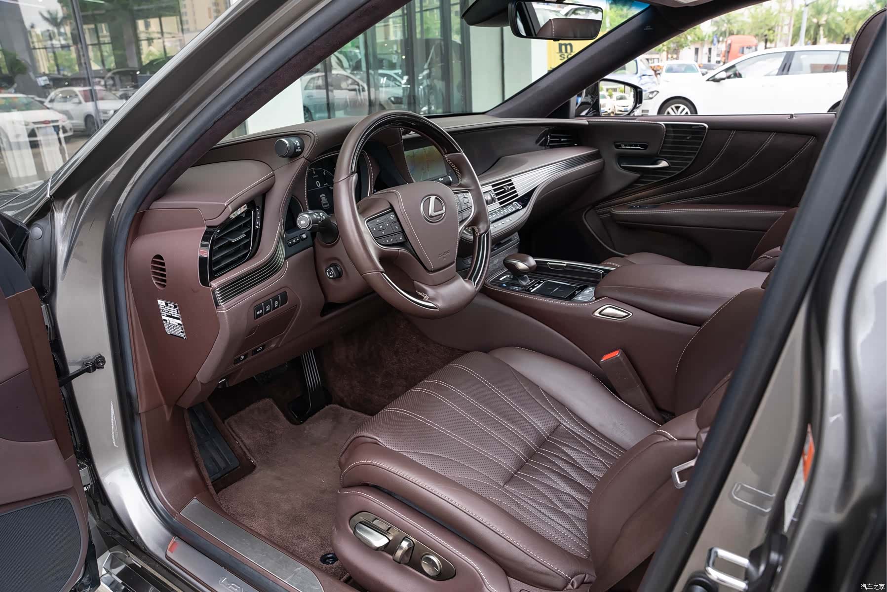 Lexus LS, 2018 9