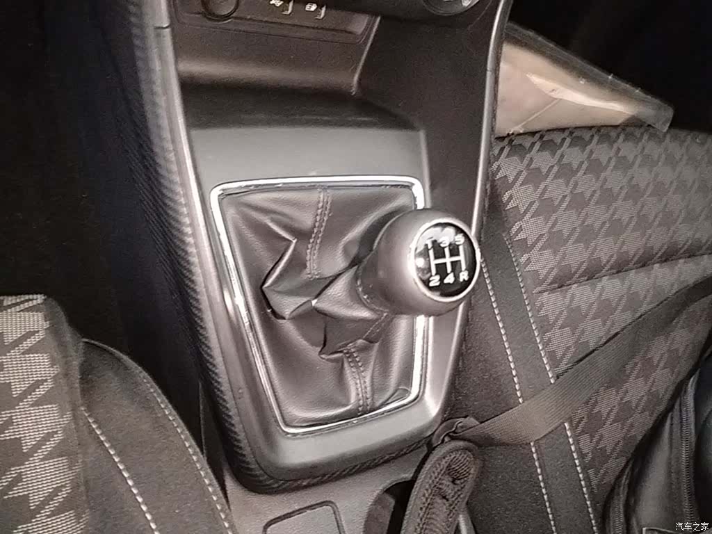 MG ZS, 2018 14