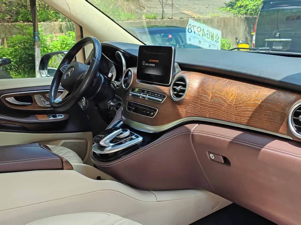 Mercedes-Benz V-class