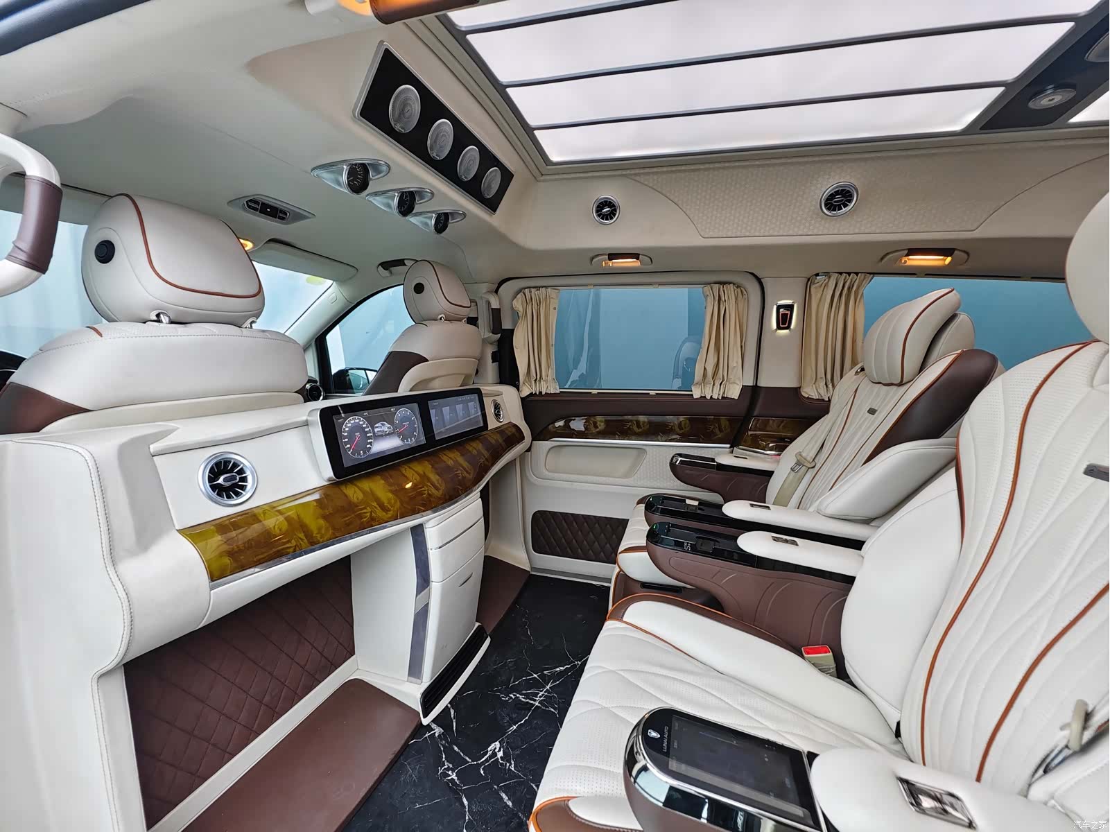 Mercedes-Benz V-Class, 2020 18
