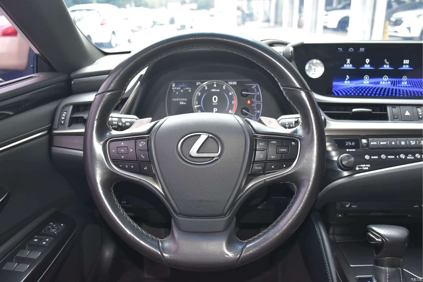 Lexus ES, 2019 11