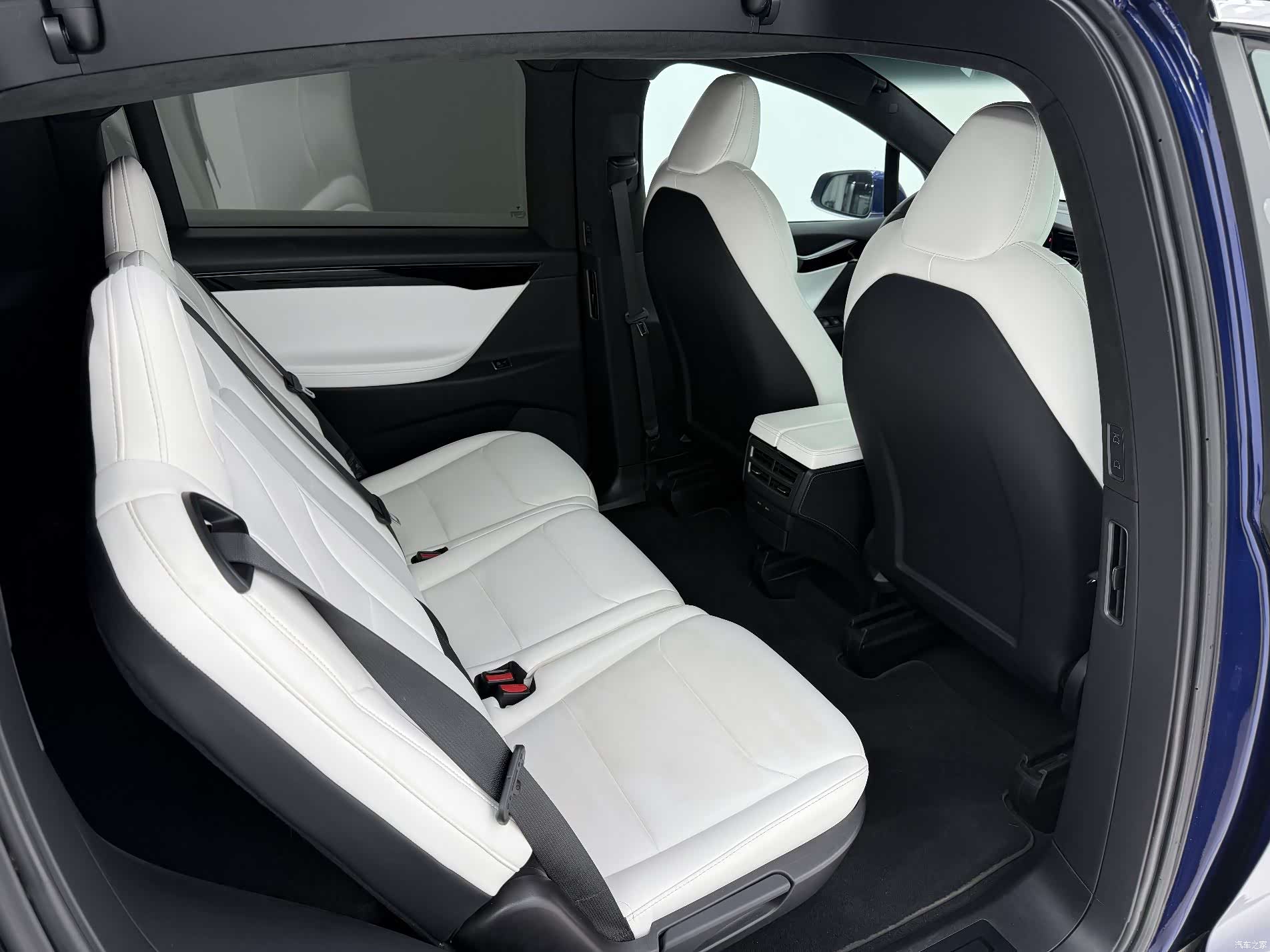 Tesla Model X, 2020 11